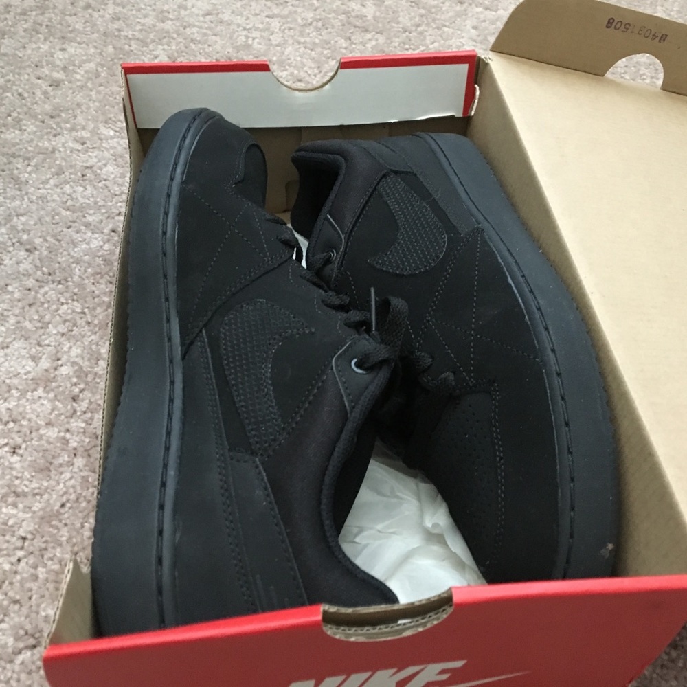 Nike Priority Low